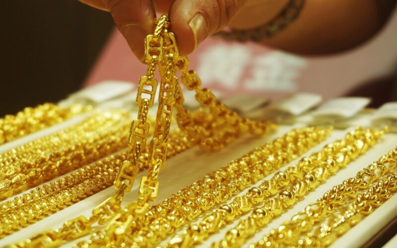 انخفاض سعر الذهب عالمياً اليوم الجمعة